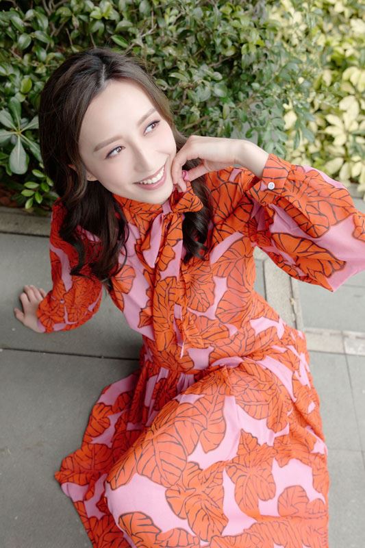 龚嘉欣碎花裙清新甜美写真图片