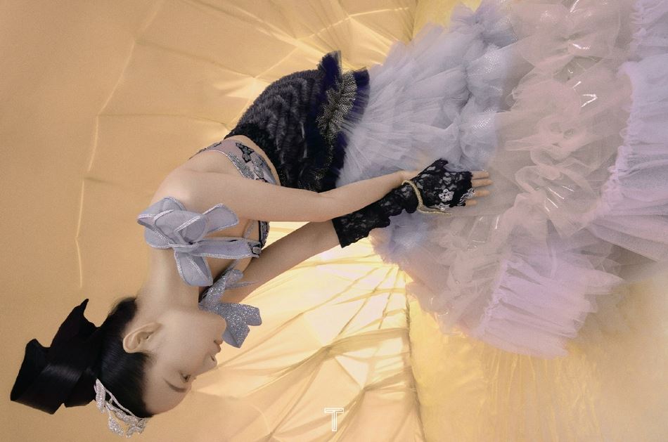 倪妮夸张造型演绎百变风格写真