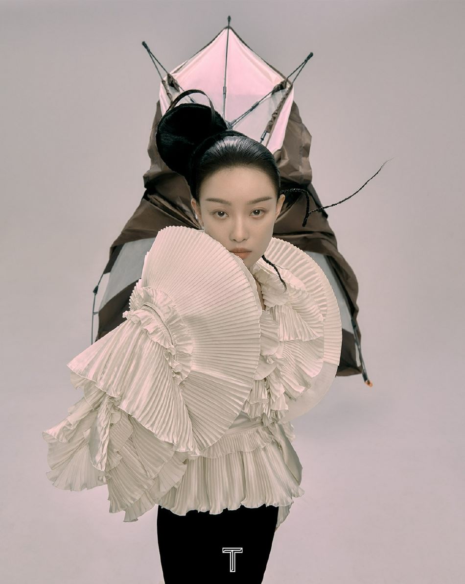 倪妮夸张造型演绎百变风格写真