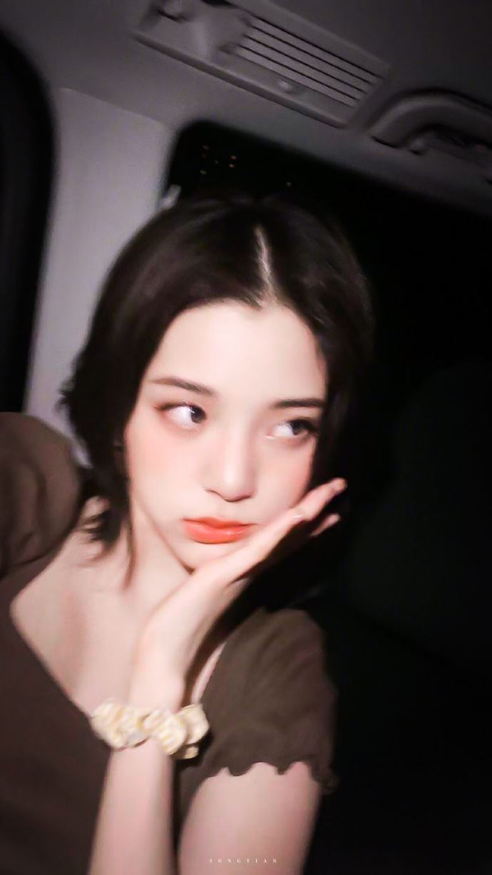欧阳娜娜剪了短发