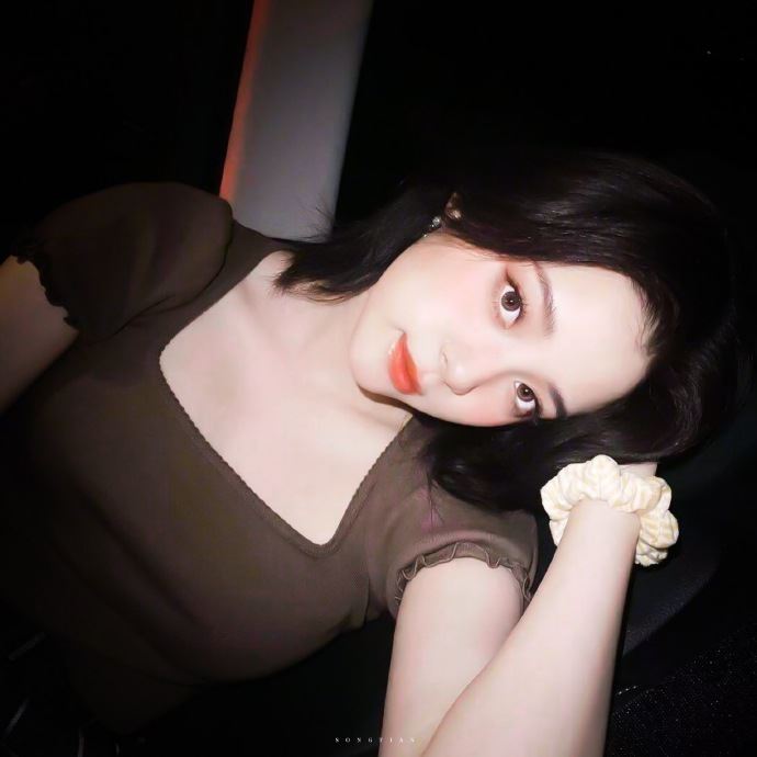 欧阳娜娜剪了短发