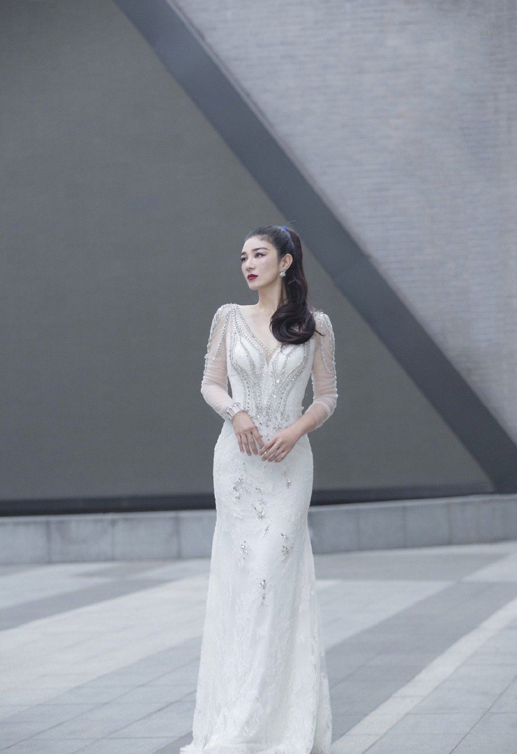 黄奕婚纱造型图片