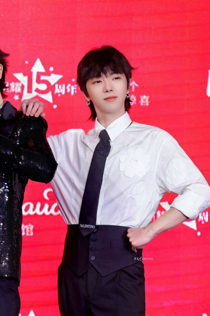 华晨宇入驻北京杜莎夫人蜡像馆