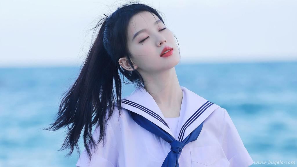 海边清新美女治愈图片