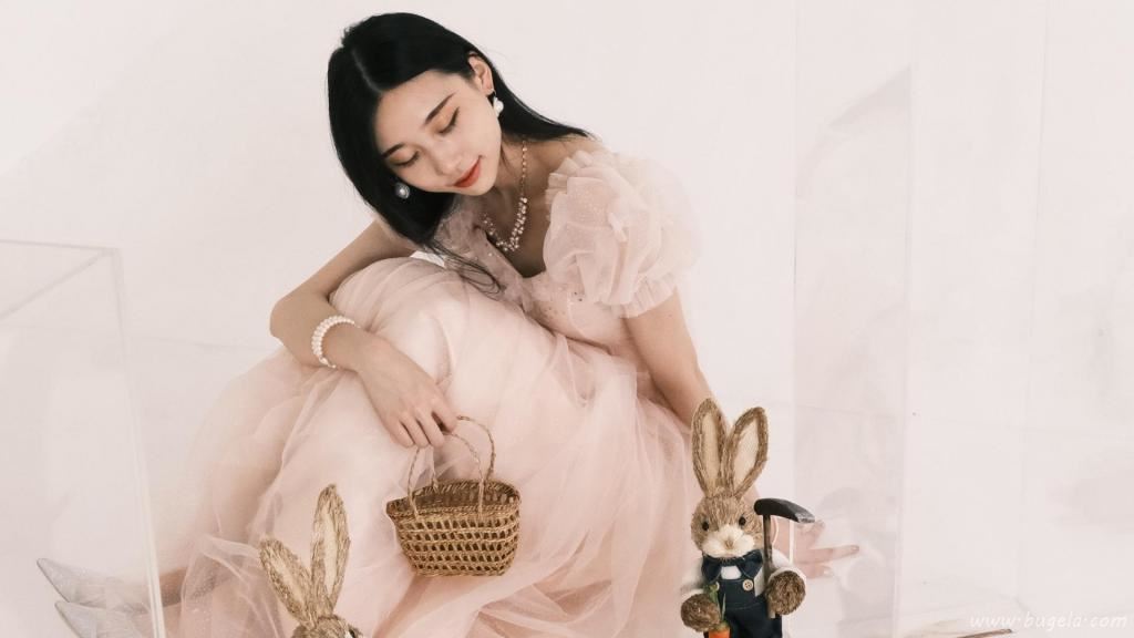 倩丽俊美的漂亮美女图片