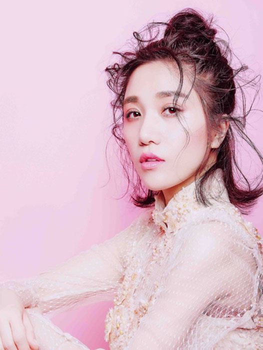 歌手胡杨林甜美浪漫写真图片