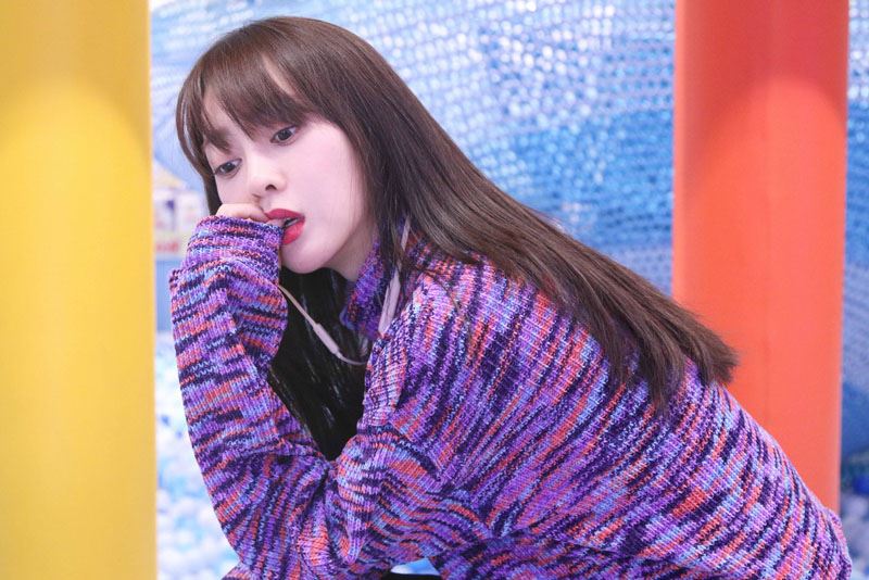 钱迪迪紫色毛衣青春洋溢写真图片