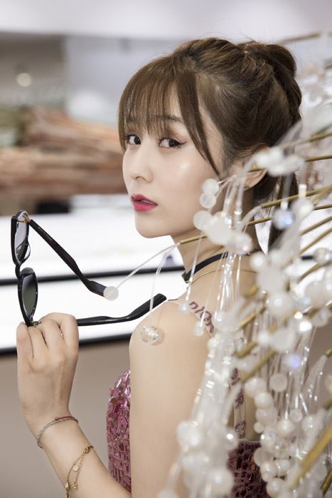 张维娜美艳性感写真图片