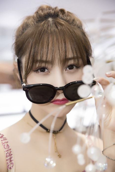 张维娜美艳性感写真图片