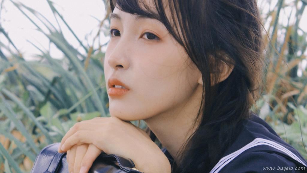 素丽文雅水手服美女图片