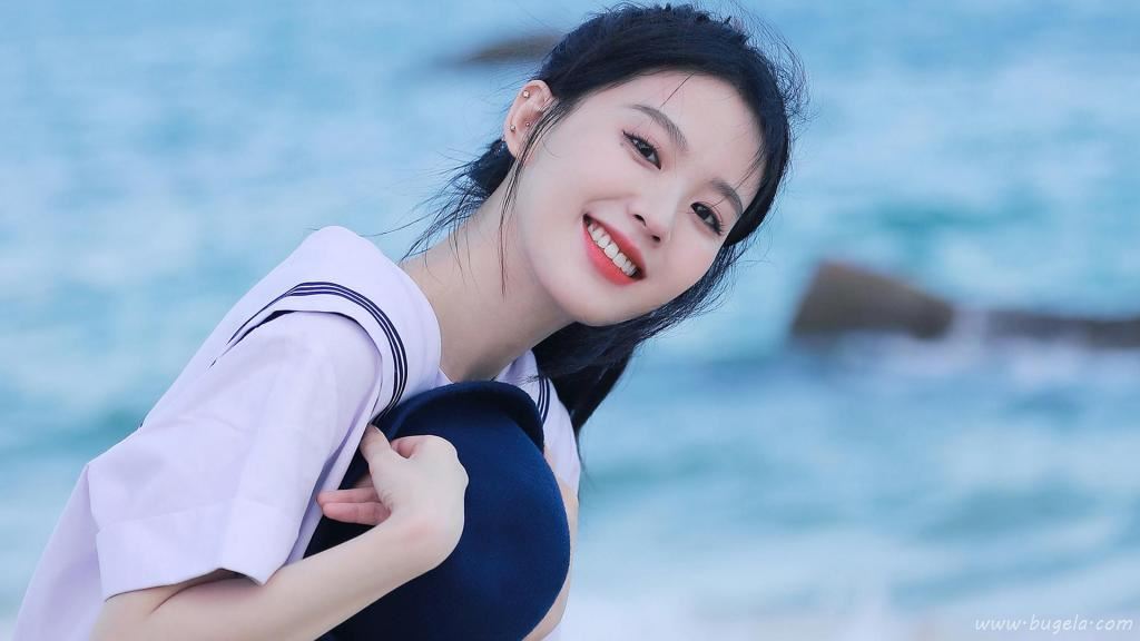海边清新美女治愈图片