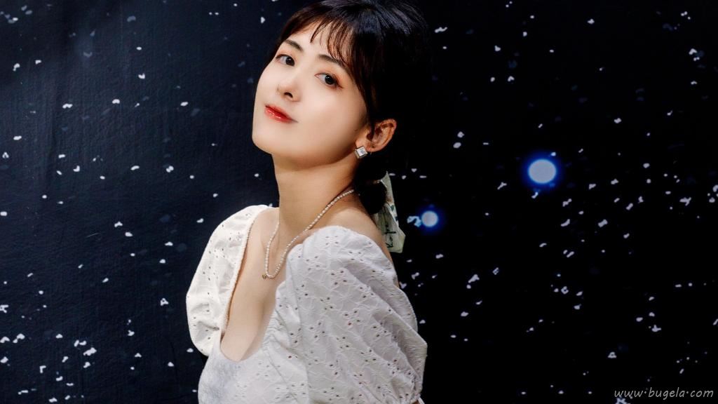 倩丽的漂亮美女图片