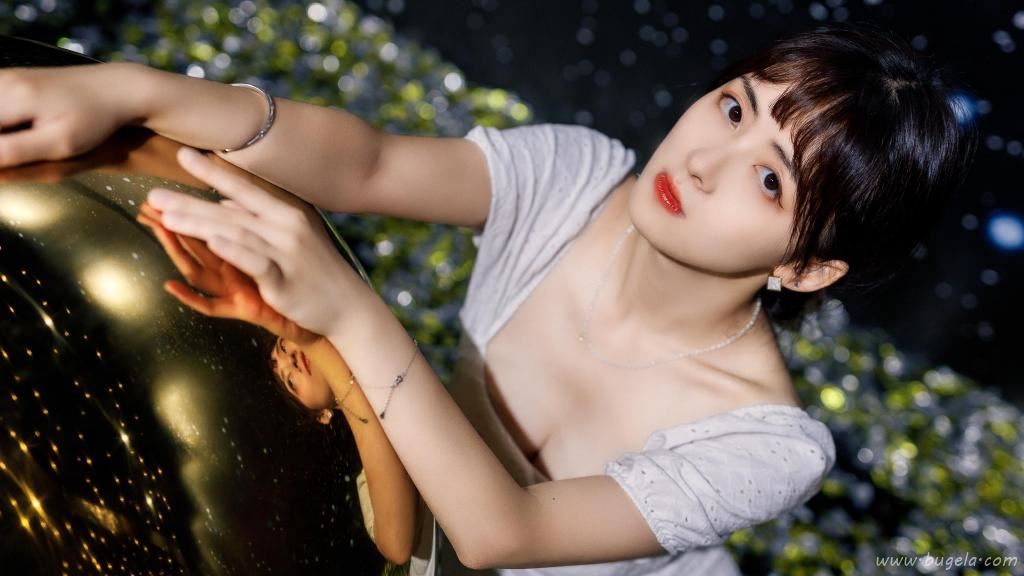 倩丽的漂亮美女图片