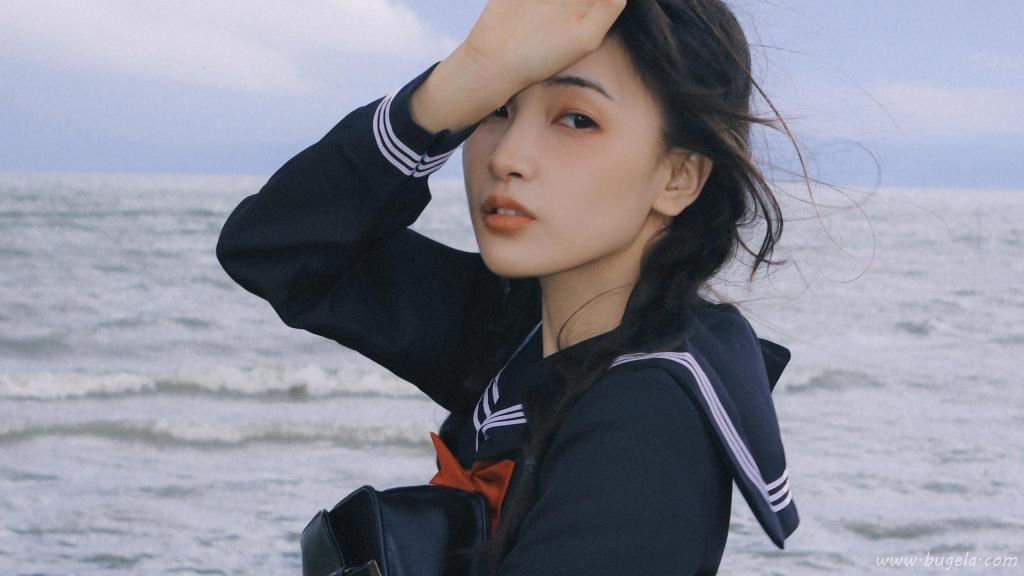 素丽文雅水手服美女图片