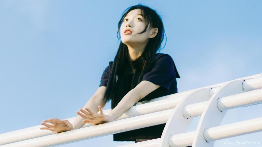 出尘脱俗的清新美女图片