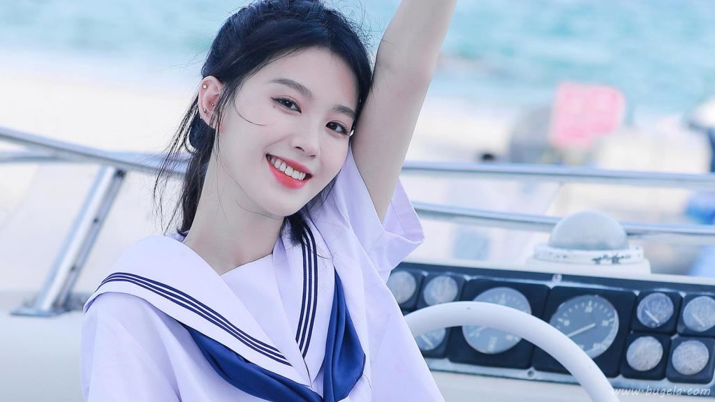 海边清新美女治愈图片