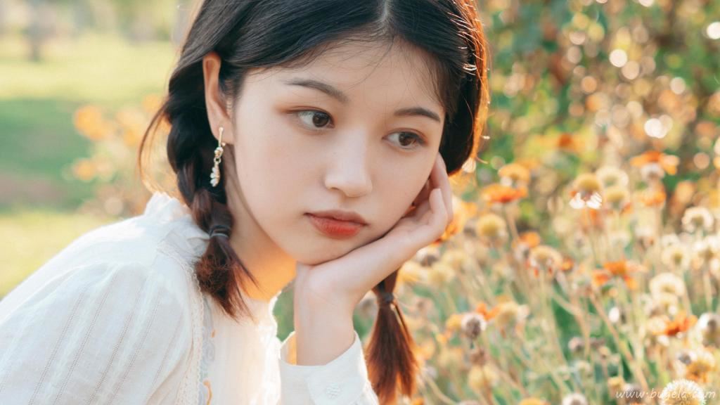出尘脱俗貌美的美女图片