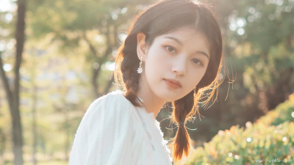 出尘脱俗貌美的美女图片