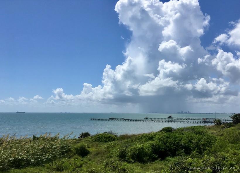 漂亮的弥漫长空浮云下的世界图片大全
