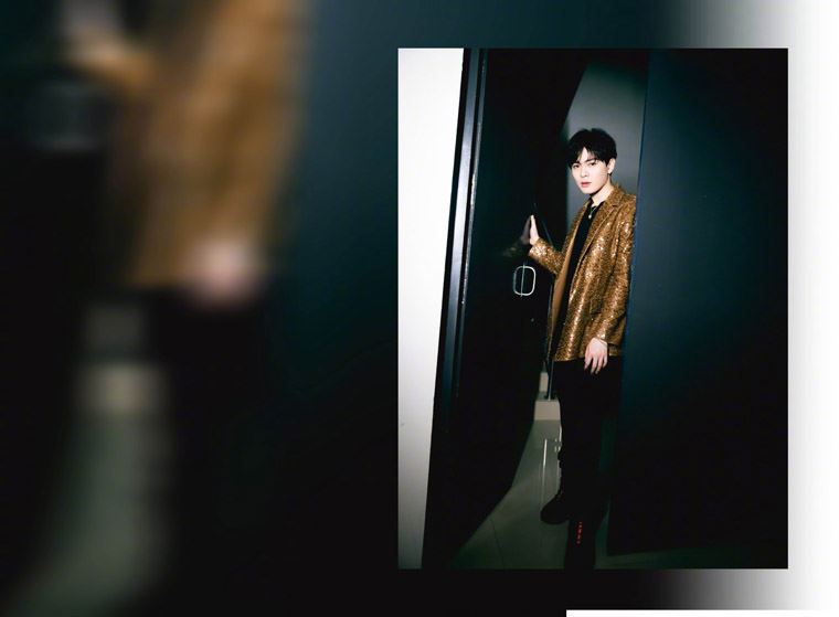 尤长靖楼梯间大片写真图片