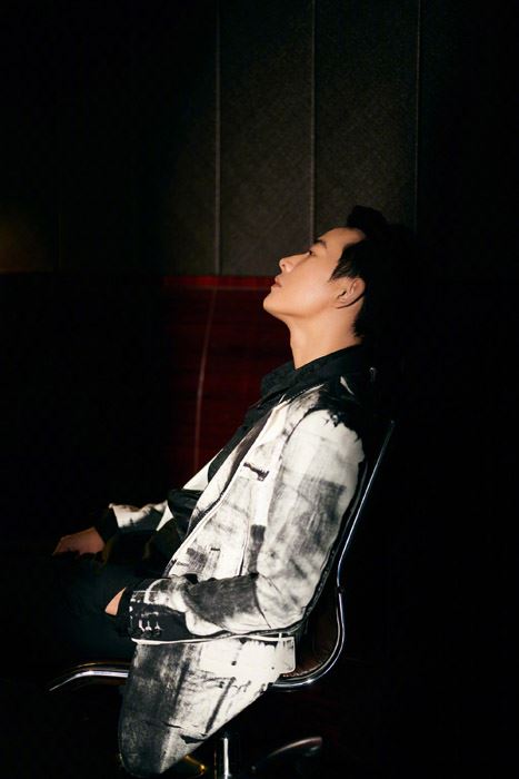 罗晋光影氛围感大片写真图片