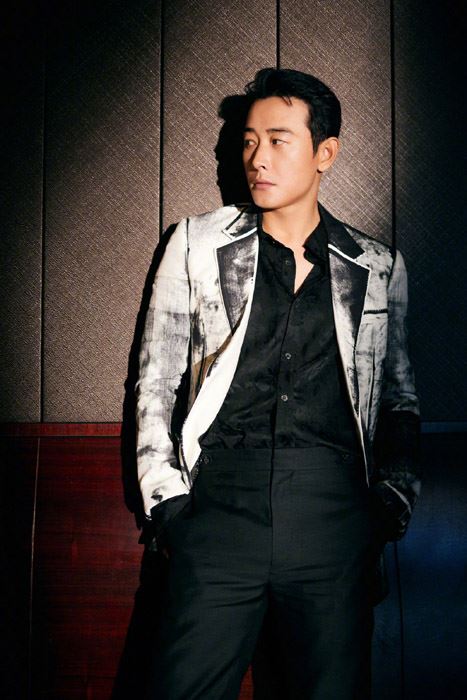 罗晋光影氛围感大片写真图片