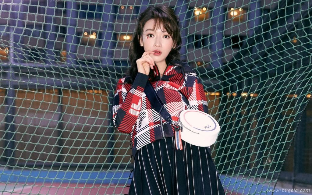青春洋溢女孩吴谨言可爱灵动写真图片