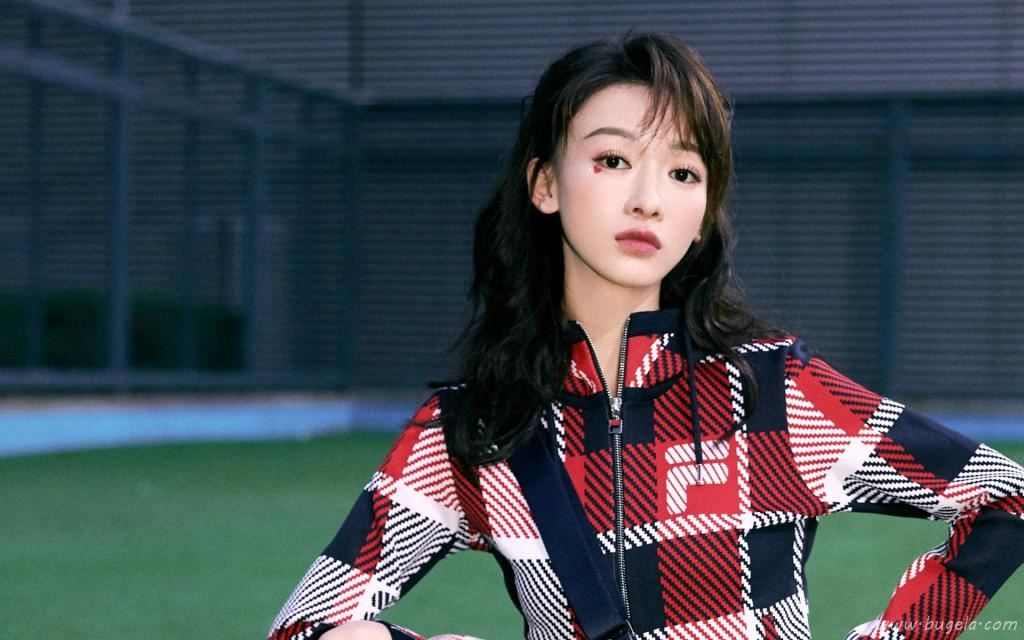 青春洋溢女孩吴谨言可爱灵动写真图片