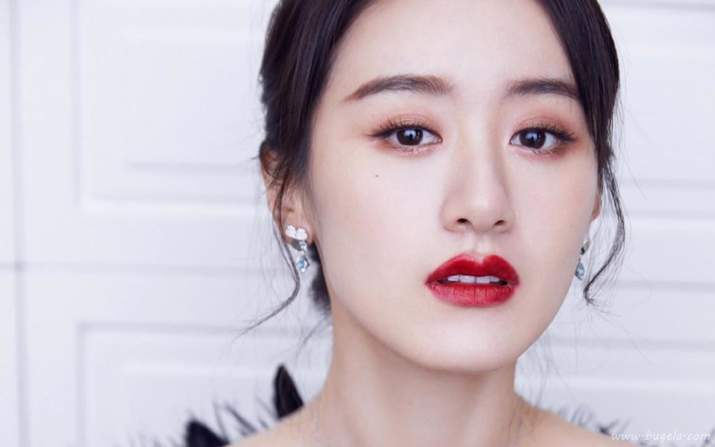 袁冰妍露肩黑羽裙性感写真图片