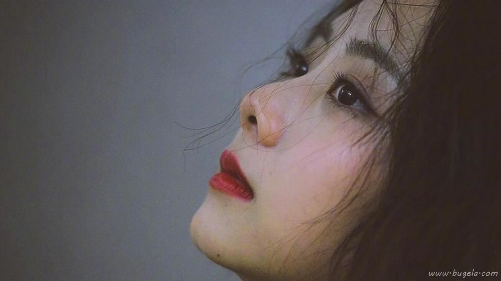 气质女孩谭松韵黑色系列写真图片