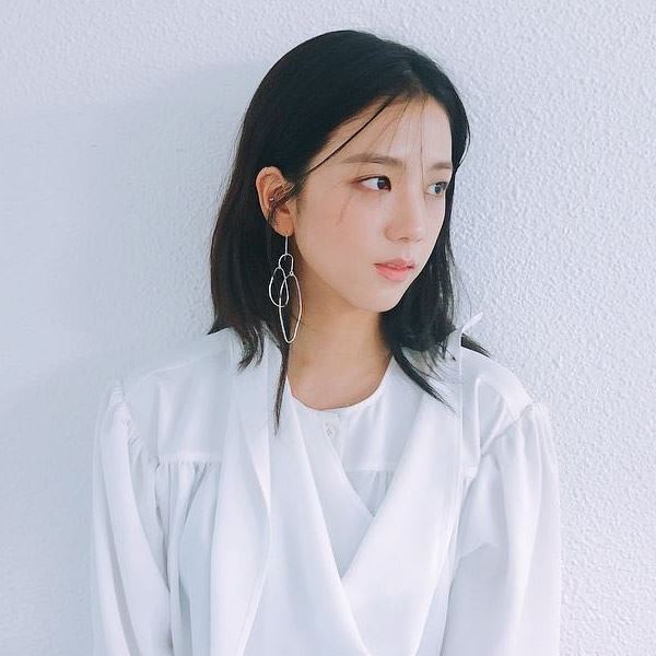 简单气质女生白色头像图片