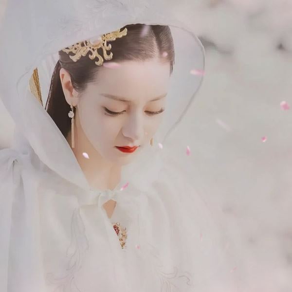 简单气质女生白色头像图片