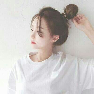 简单气质女生白色头像图片