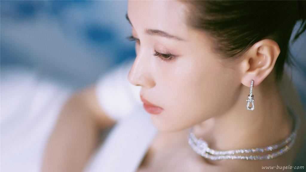 王子文妩媚性感迷人写真图片