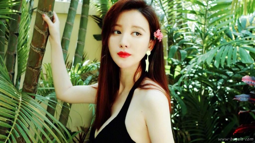 性感女神张萌绑带比基尼傲人身材写真图片