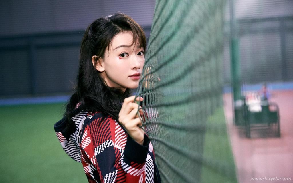 青春洋溢女孩吴谨言可爱灵动写真图片