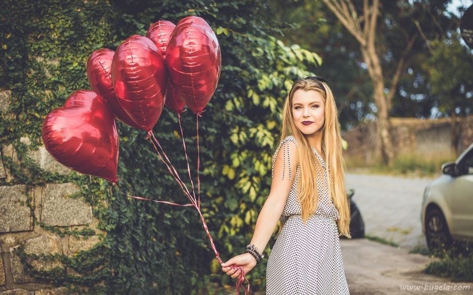 甜美微笑女孩图片壁纸