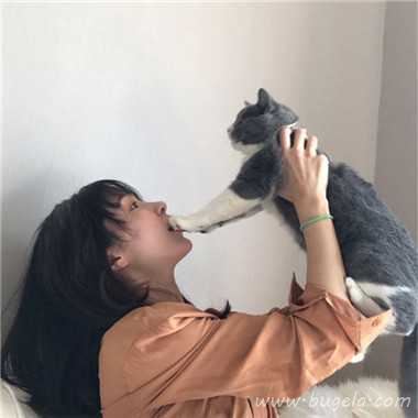 爱人抱着喵星人霸气头像图片