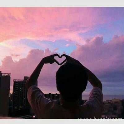 漂亮的情人比心头像图片