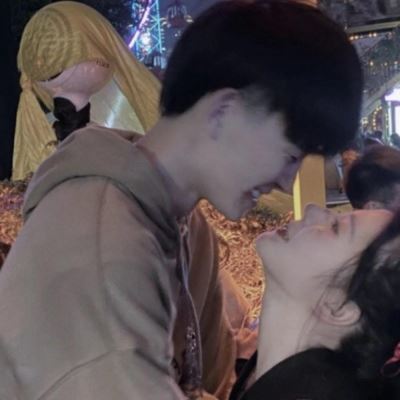 头像偏向一边的情侣头像 超甜蜜情图片
