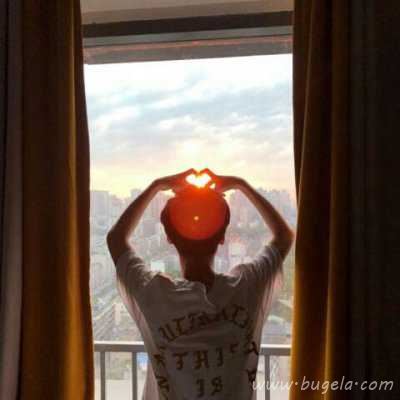 漂亮的情人比心头像图片