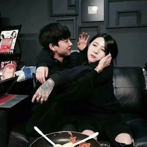 情侣头像一左一右始于初见 个性情侣头像图片