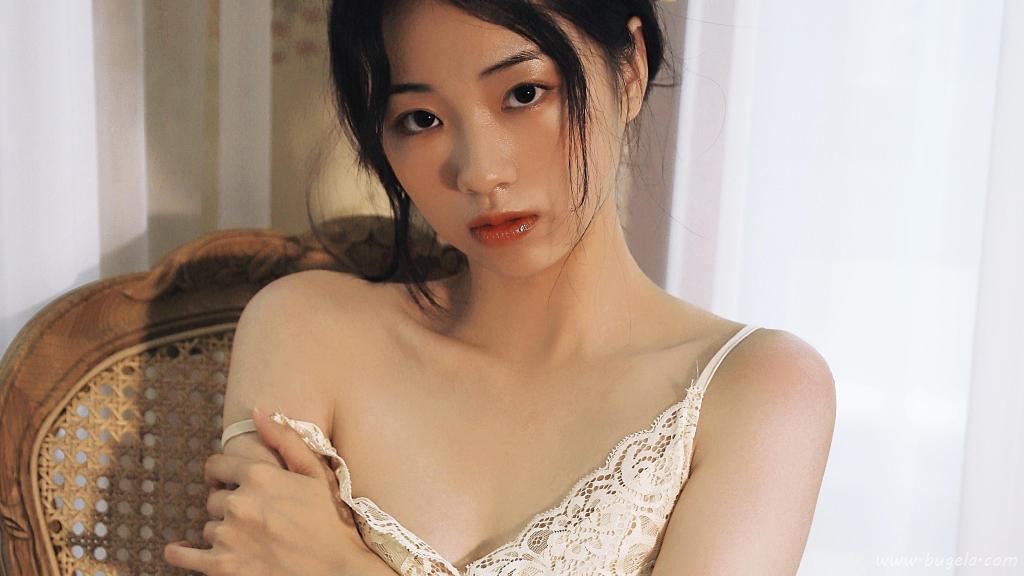美女吊带裙图片