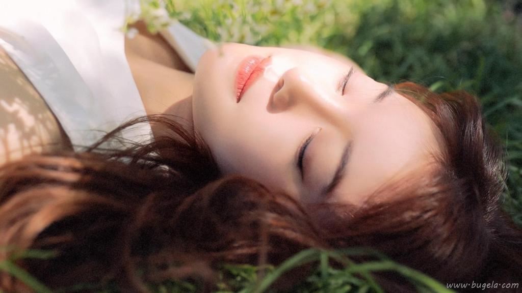 长发女神清新淡雅图片