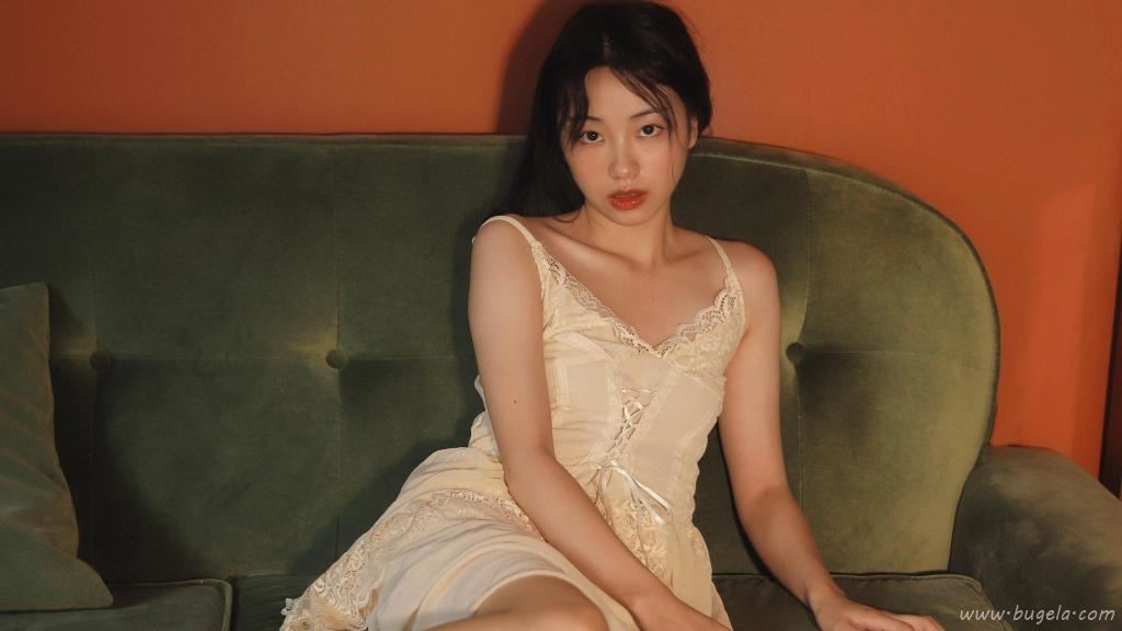 美女吊带裙图片