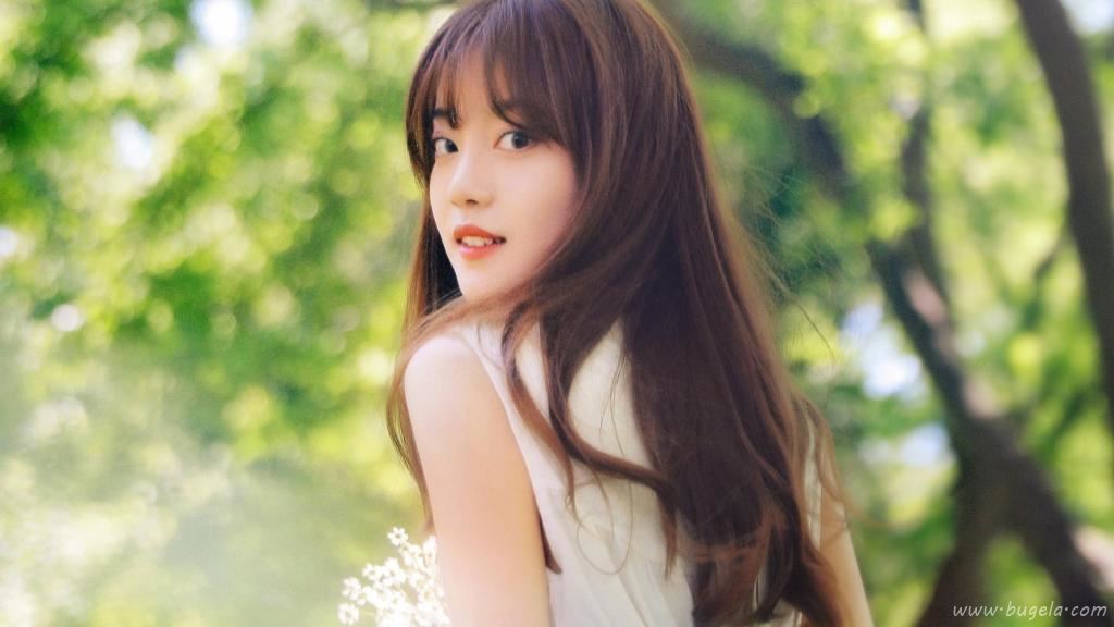 长发女神清新淡雅图片