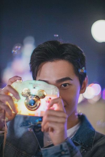 帅气男星杨洋迪士尼梦幻写真图片