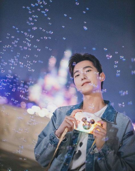 帅气男星杨洋迪士尼梦幻写真图片