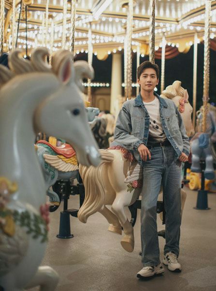 帅气男星杨洋迪士尼梦幻写真图片