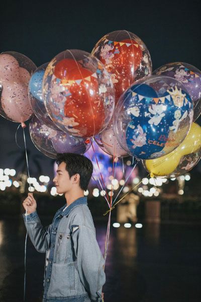 帅气男星杨洋迪士尼梦幻写真图片